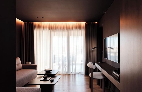 Khalandrion Hotel | The Fiction