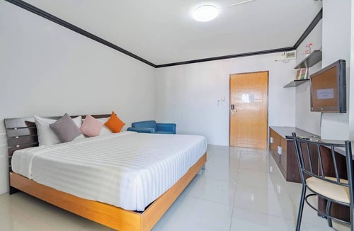 Ban Lam Rua Taek Hotel | One Residence Navanakorn
