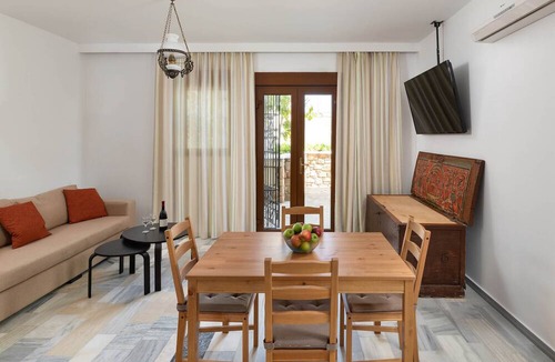 Pefkos House | Arte Pefki Beachfront Suites