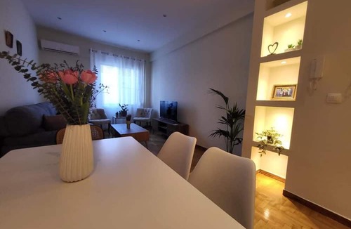 Makrigianni Apartment | 2 bd Renovated Flat at Acropolis