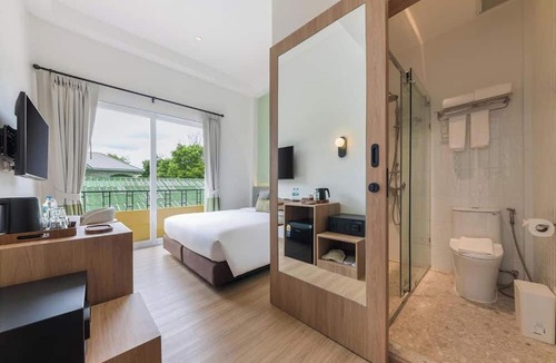 Phra Nakhon Hotel | Upstairs at Ton Ton