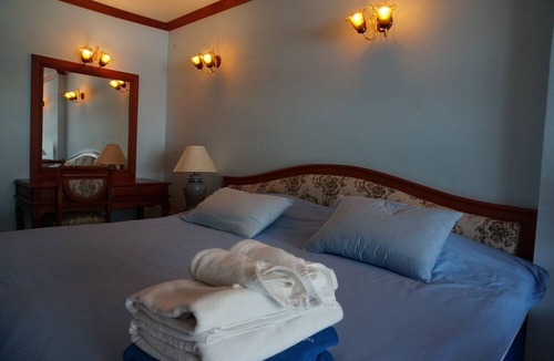 Cha-am House | Dee-Lek Guesthouse and Restaurant