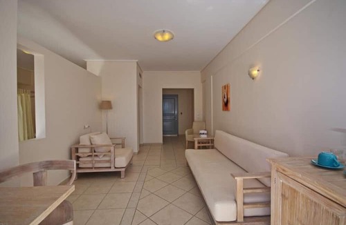 Votsi Hotel | Alonissos Beach Bungalows & Suites Hotel