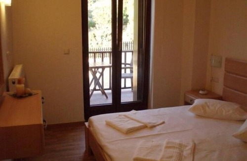 Omalos Villa | Your Gorge-side Getaway Modern Villas, Natural Beauty