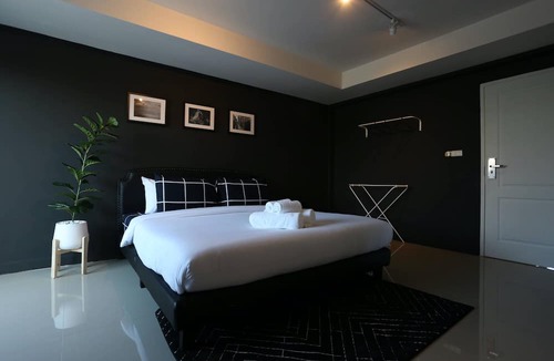 Si Sunthon Bed & Breakfast | Black Turtle