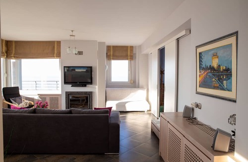 Perea Apartment | Salty Breeze Beachfront Apartment-Premium Stay