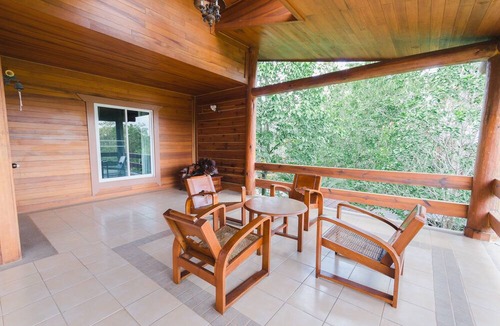 Khanong Phra Hotel | The Log Home Experience Khao Yai