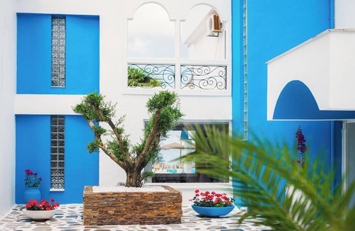 Potos Hotel | Kamari Beach Hotel