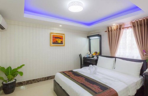 Sangkat Veal Vong Hotel | Seventh Heaven Hotel and High Bar