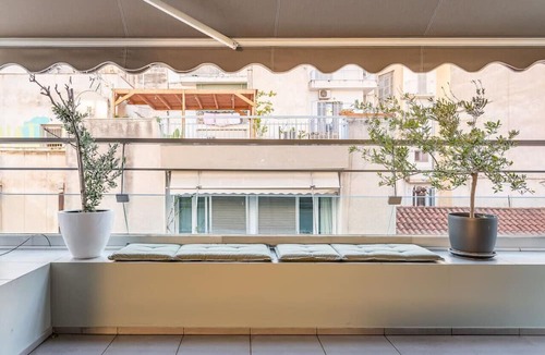 Makrigianni Apartment | Modern Oasis Build on Acropolis Ruins Free Parking
