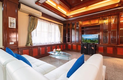 Ratsada Villa | Angel Pool Villa Phuket