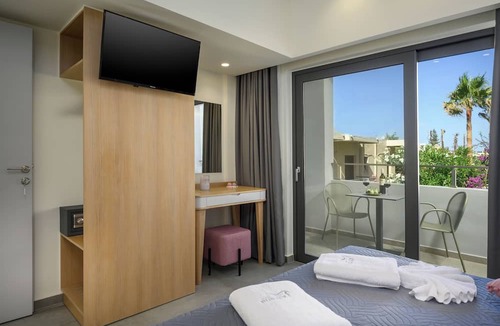 Platanias Town Apartment | Luxury Suites | Modern Athina Suites In Platanias with Pool