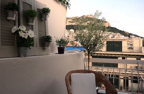 Exarhia Apartment | Top of the city Central studio with Acropolis View