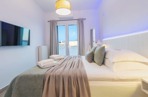 Adamas Apartment | White Rock Milos Suites