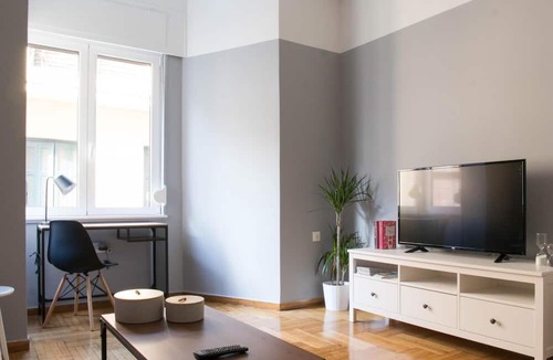 Plaka Apartment | Chic and Cosy Flat in Plaka