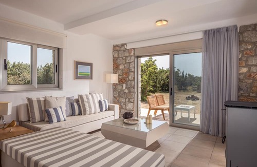 Gialos Villa | Cedar Bay Beachside Villas