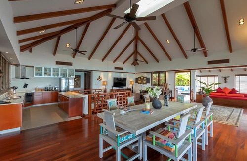 Patong House | Residence Disa – Panoramic sea views above Patong Bay, just steps from the beach