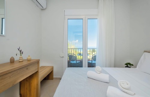 Polichrono Villa | Blue Donkey Villas