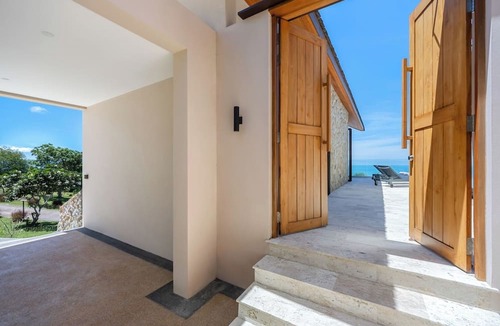 Maret Villa | Villa Awan-Tujuh 3BR with Private Infinity Pool