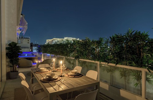 Monastiraki Apartment | Acropolis View Plunge Pool Loft