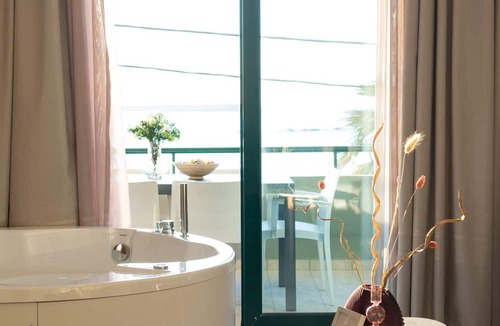 Nea Chora Apartment | Elia Beach Deluxe Apartment