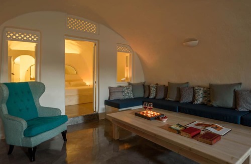Fira Villa | Revelis Villa & Canava