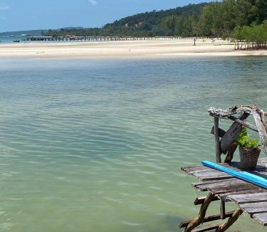 Koh Rong House | Firefly Beach Guesthouse & Bar Restaurant Koh rong