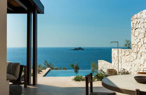 Paros Hotel | Luura - Cliff, Paros, Morgans Originals