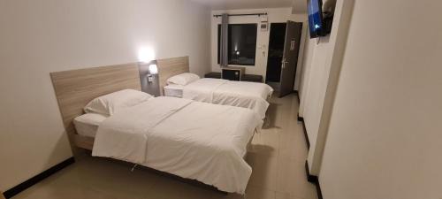 Ban Phaeo Hostel | ห้องพัก168