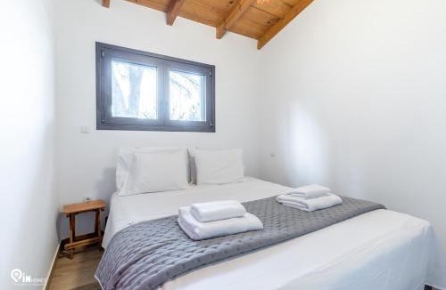 Schinias House | 'Schinias Bay'Stone & Wood House Next To The Sea