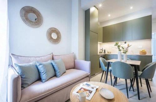 Filopappou Apartment | Bright & Stylish 1BR with Balcony in Koukaki