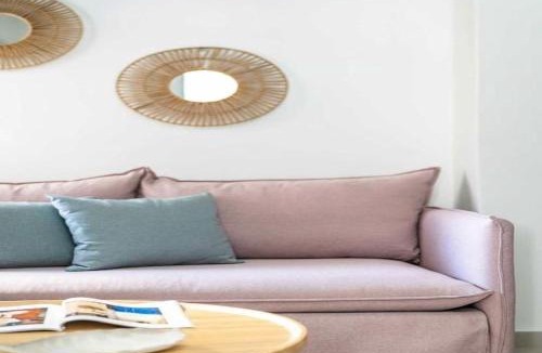 Filopappou Apartment | Bright & Stylish 1BR with Balcony in Koukaki