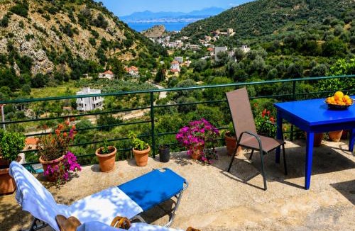 Malevizi Apartment | Palaiokastro Hillside Home 900m from the Beach