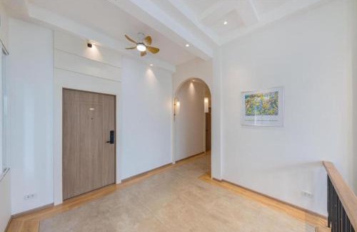 Phra Nakhon Hotel | Upstairs at Ton Ton