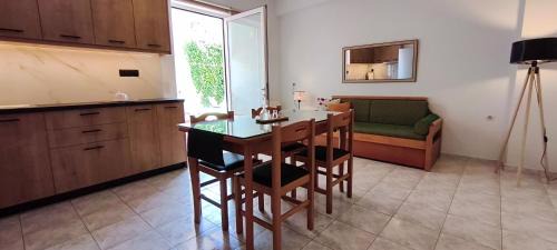 Mirthios Apartment | Chrisanthi Studios & Apartments