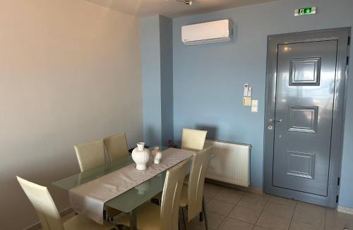 Loutraki Apartment | Sunset Boulevard