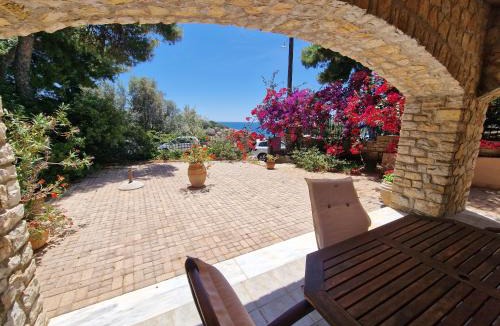 Agios Emilianos Apartment | Archos Beachfront Studio