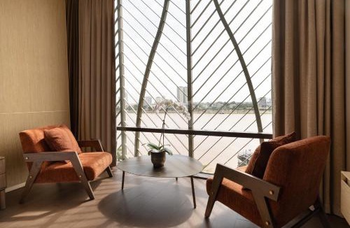 Daun Penh Hotel | SOMA HOTEL Riverside