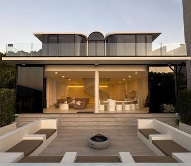 Saen Suk Villa | PORTRAIT Bangsaen - Boutique Beachfront Pool Villa
