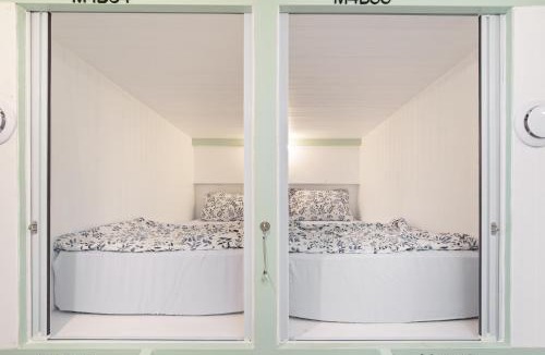 Chana Songkhram Hostel | Capsule Hostel and Thai Traditional Bath Bangkok