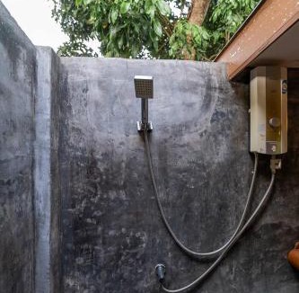 Ban Pong Bed & Breakfast | Lion Cafe Resort