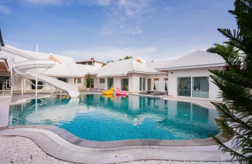 Nong Pla Lai Villa | LABARIS LUXURY POOLVILLA WONGAMART BEACH 5 Bedroom