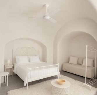 Megalochori House | Unique small stonehouse at Thira