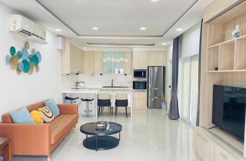 Pratumnak Hill Villa | 3BR Pool Villa Beach Access Patumnak Hill