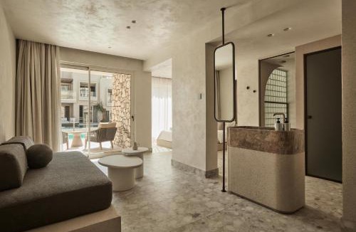 Adelianos Kampos Hotel | Uzenie All Suites Boutique Resort - Adults Only