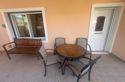 Skala Oropou Apartment | Bay area apartments