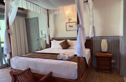 Kampot Resort | Nataya Round House Coral Bay Resort