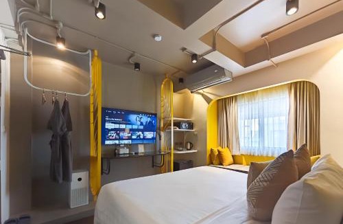 Thapae Hotel | DAY & NIGHT by THE MOMENT