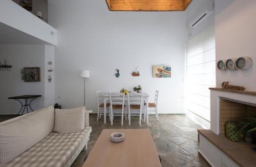 Komnina Apartment | Seafront Rododafni Loft