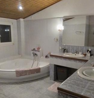 Pallini House | Rooms 200 meter from metro Pallini 20 min with train and bus 24 hours please don't read anything just stay